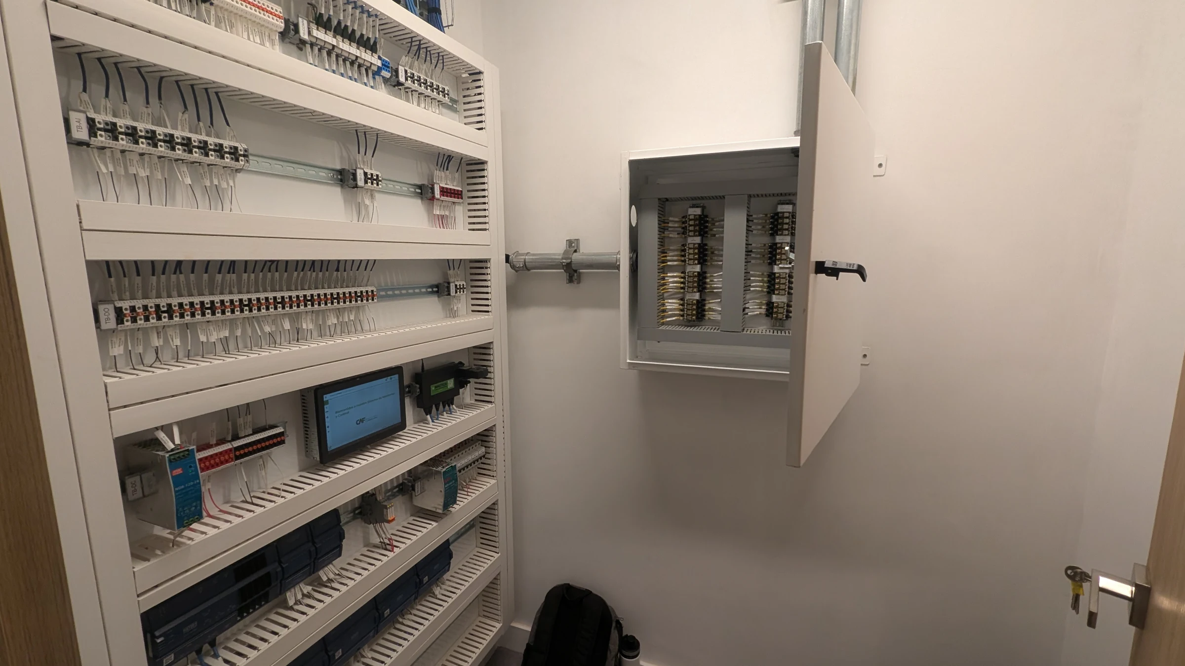 Tablero de automatización y control